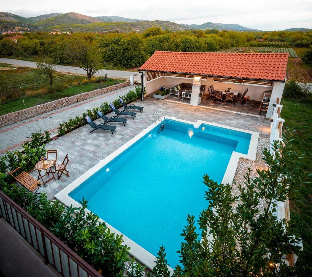 Central Dalmatian Pool&Grill House Gustirna Экстерьер фото