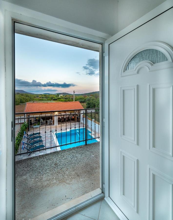 Central Dalmatian Pool&Grill House Gustirna Экстерьер фото