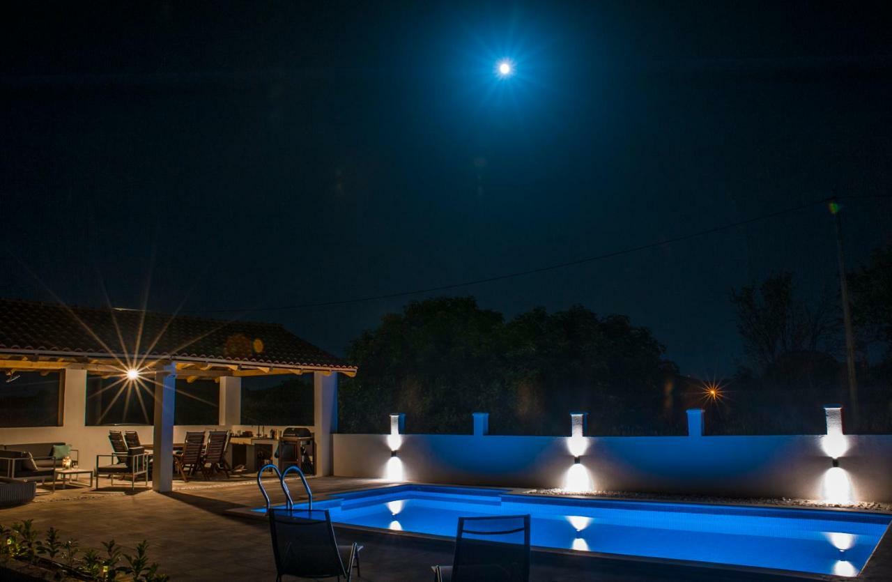 Central Dalmatian Pool&Grill House Gustirna Экстерьер фото