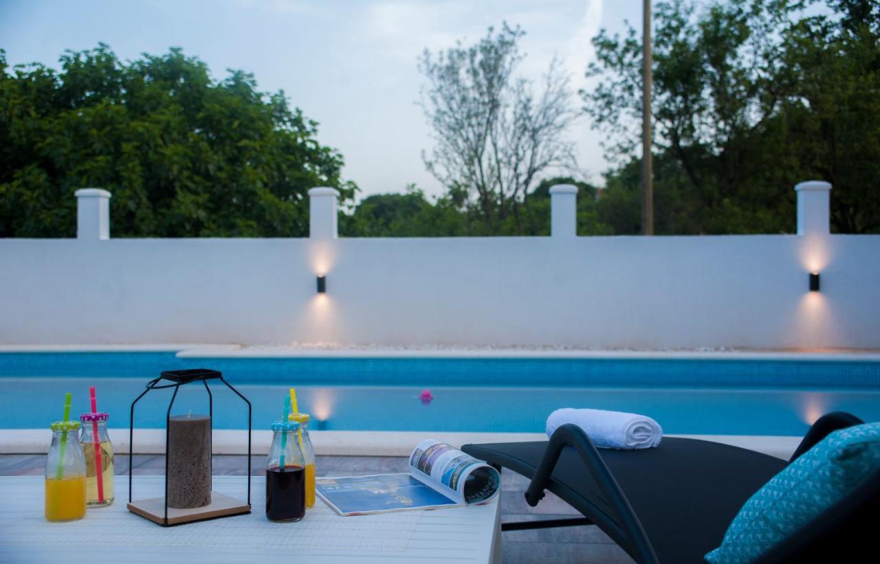 Central Dalmatian Pool&Grill House Gustirna Экстерьер фото
